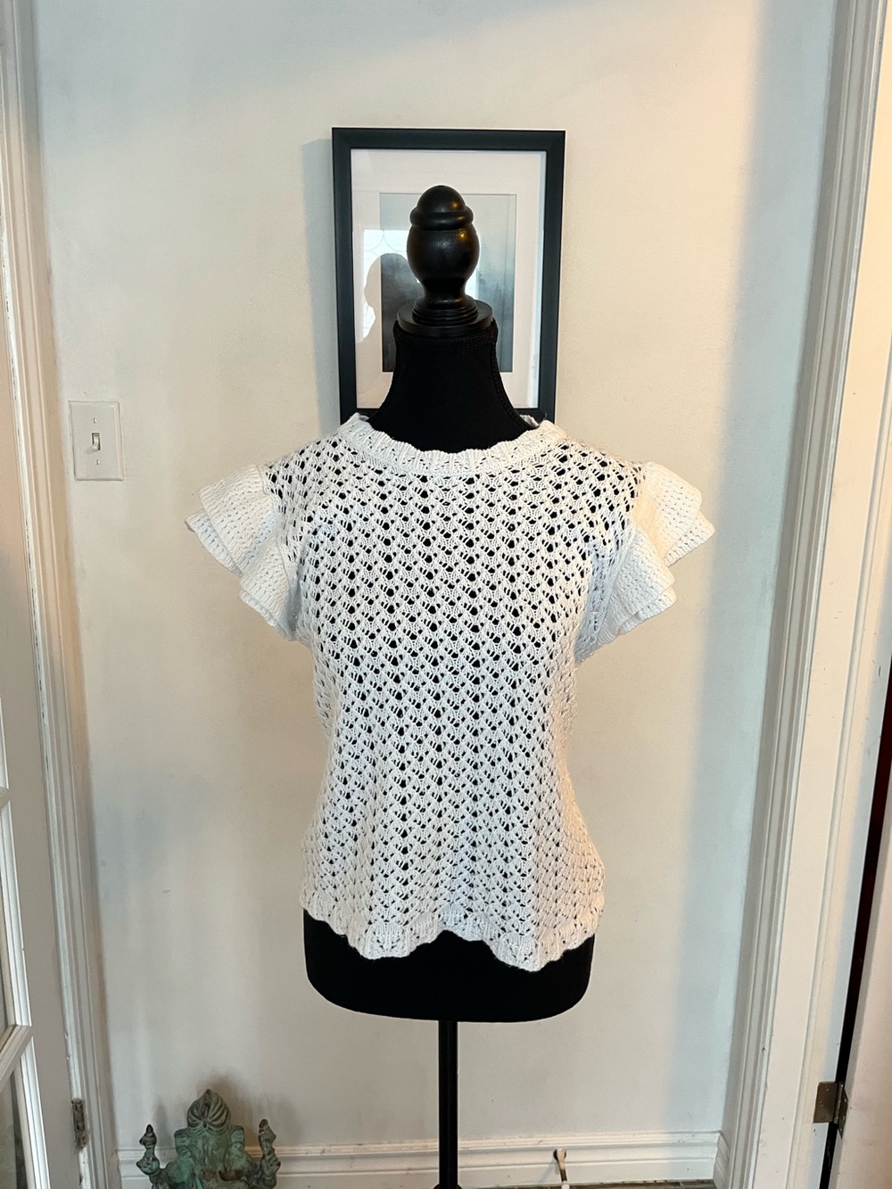 Dynamite Crochet Flutter Sleeve T-Shirt. Size Medium.